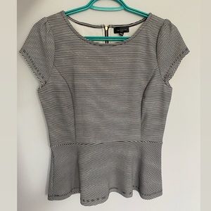 4/$25 The Limited Peplum Style Top